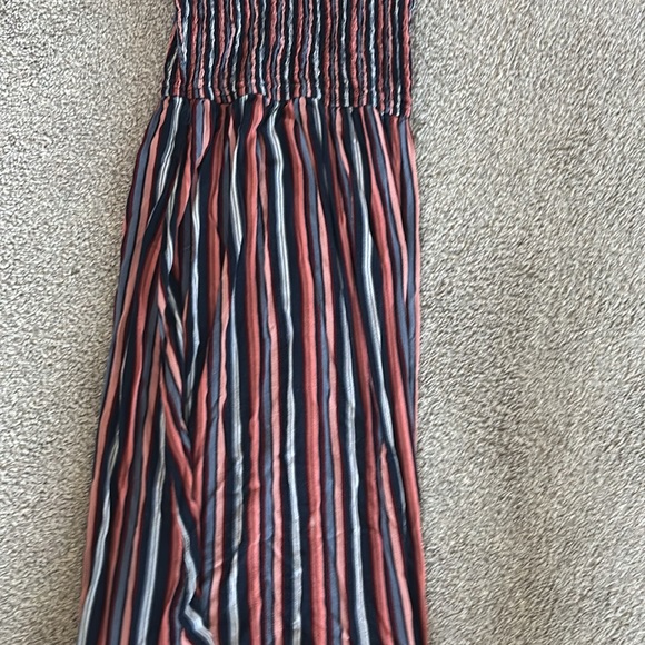 Universal Threads Midi Dress - Picture 3 of 8